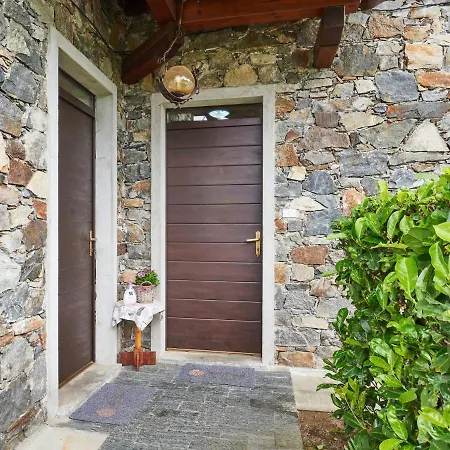 Сasa de vacaciones Holiday Rustico Belvedere-1 By Interhome Colico